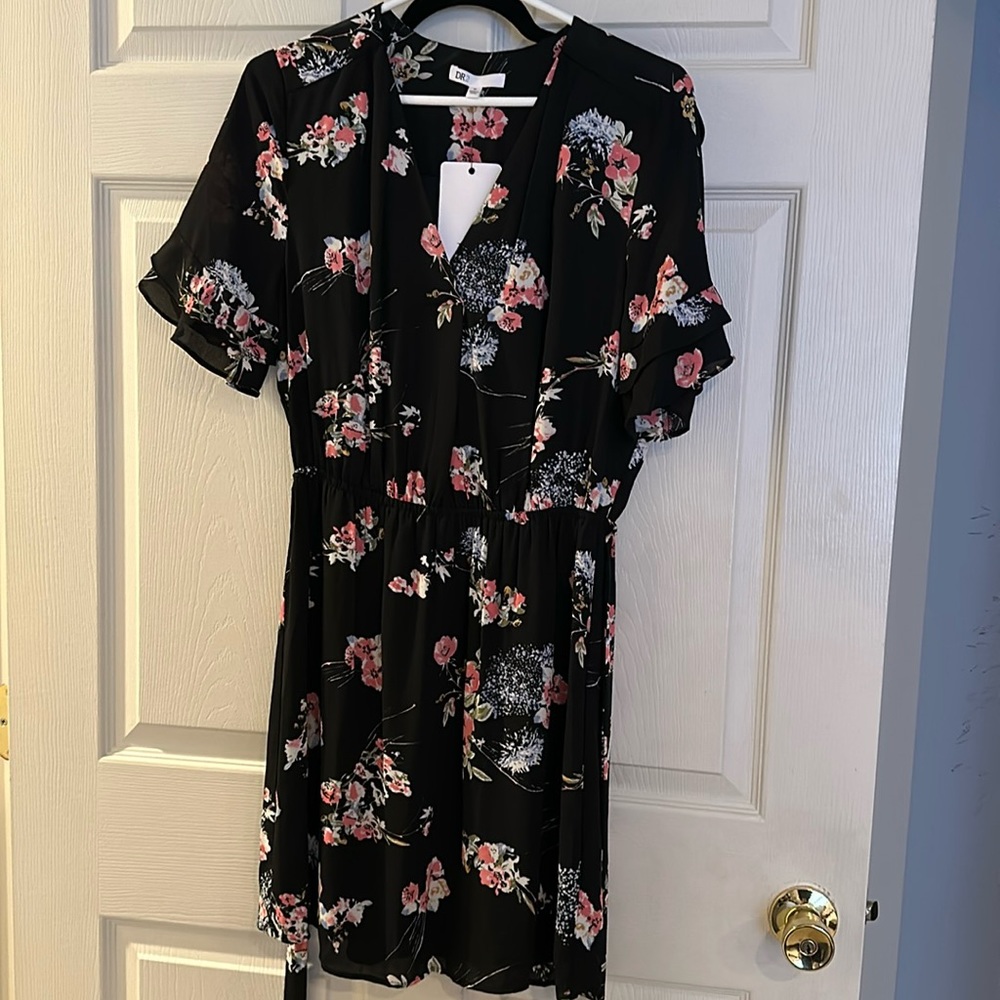 NWT. DR2 brand floral print dress in a size medium